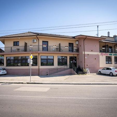 Penzion Toscana Nitra Exterior foto
